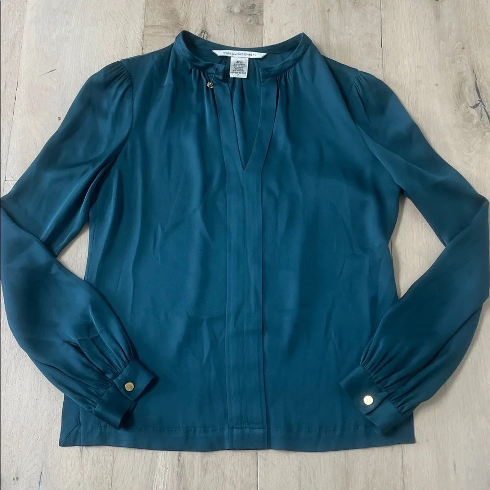 Diane Von Furstenberg Emerald Green Silk Billow Blouse Size 0